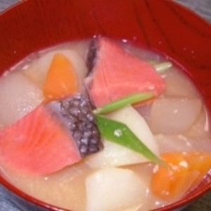 北海道の味　夏が旨い☆　「紅鮭の三平汁」